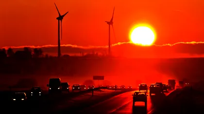 Canicula ultimilor ani a luat o pauză luna trecută, dar căldura extremă revine. Planeta fierbe în continuare